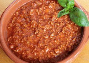 Salsa con carne molida